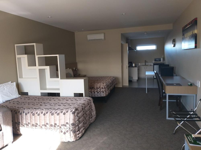 Bedroom 2, Tinwald Motels, Ashburton