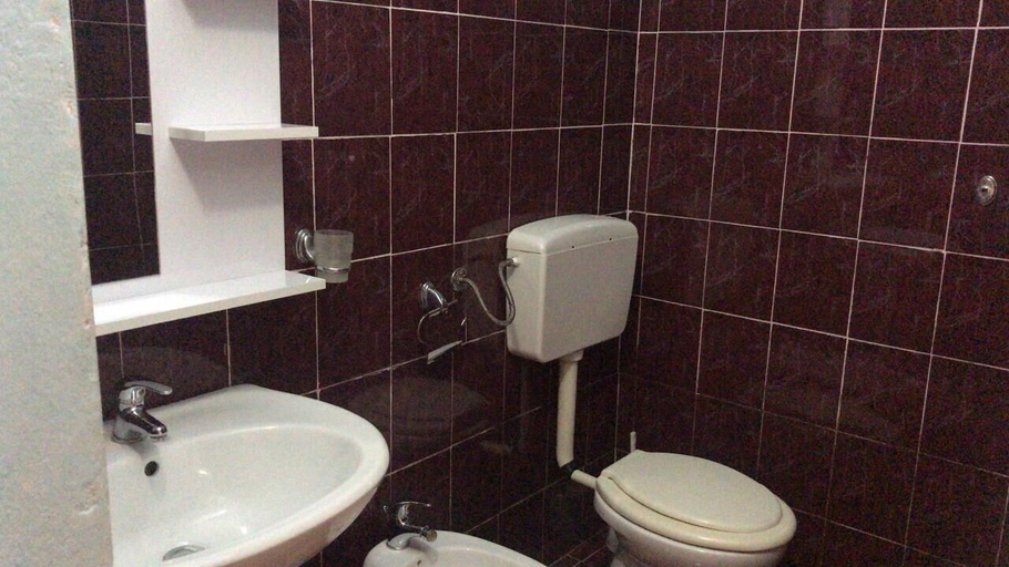 Bathroom 3, Hotel Ridal, Vlorës