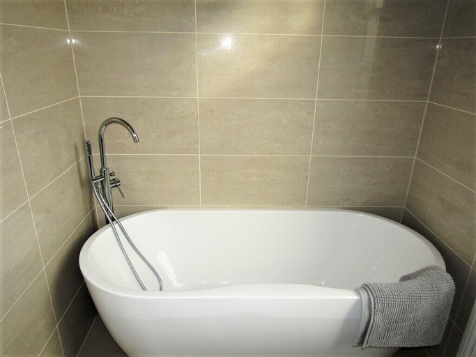 Bathroom 2, Large Private Double En-suite - 5, London