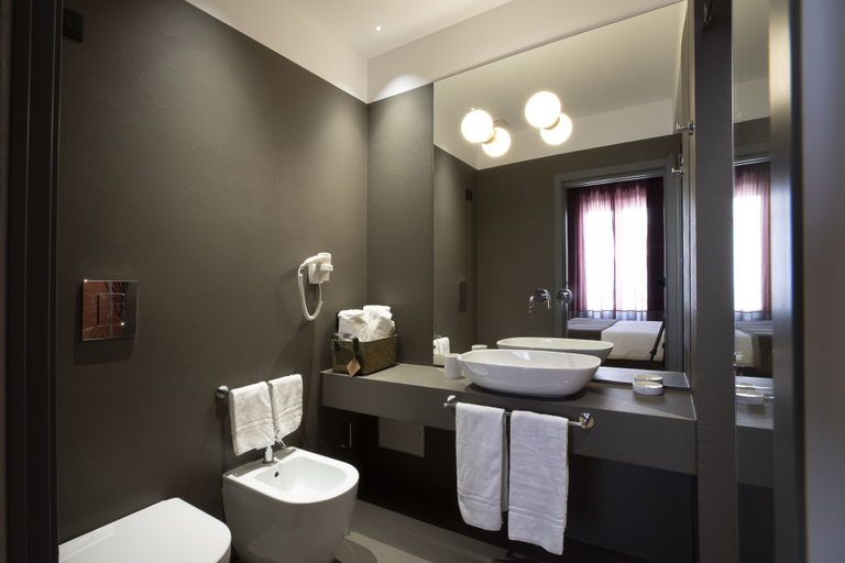 Bathroom 5, Re Sale Boutique Hotel, Trapani