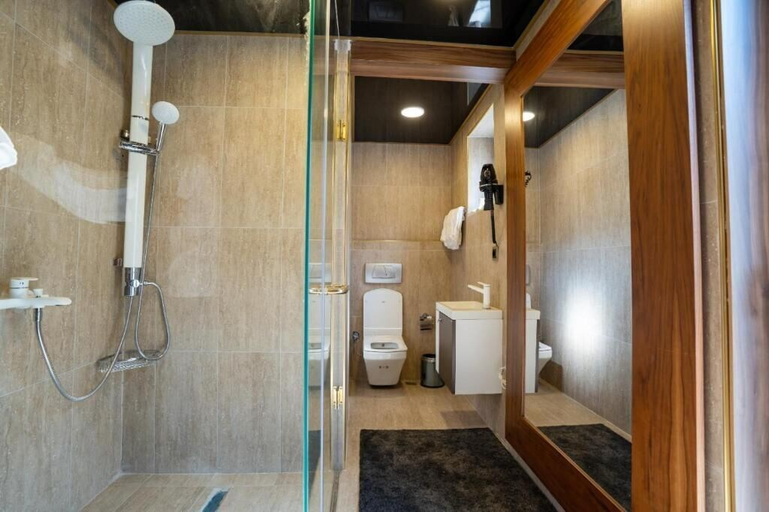 Bathroom 5, Capello, Beyoğlu