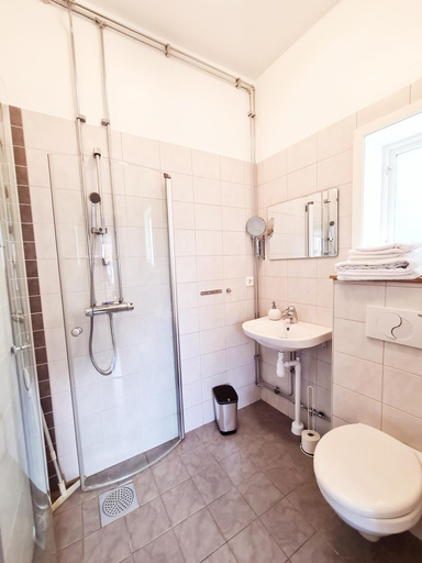 Bathroom 3, Hotell Röda Magasinet, Strängnäs