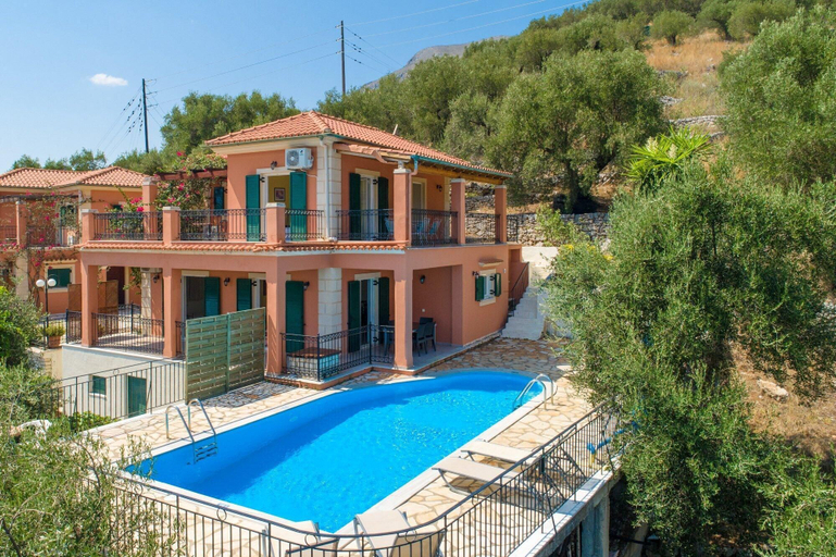 Sport & Beauty 1, Vasillis Large Private Pool Walk to Beach Sea Views A C Wifi Car Not Required - 1026, Ionian Islands