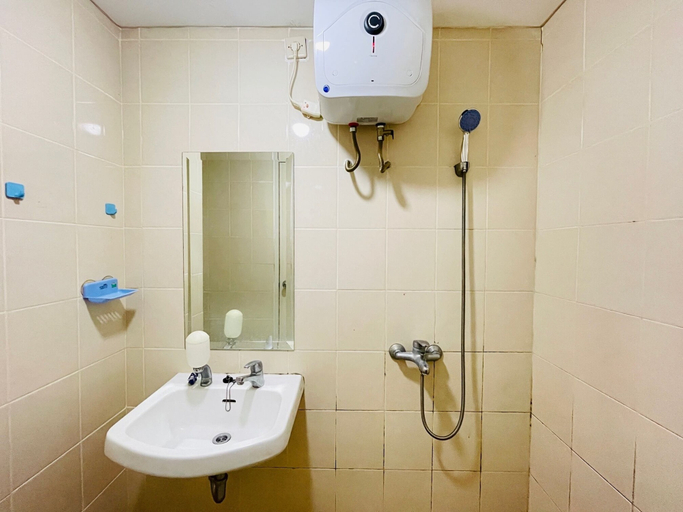 Bathroom 3, Spacious Studio Room Apartment At Parahyangan Residence, Bandung