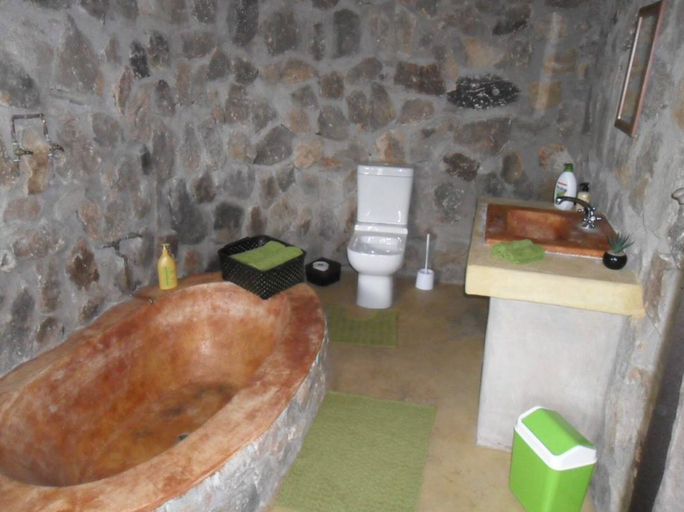 Bathroom 4, Nkonyeni Lodge & Golf Estate, Nhlambeni