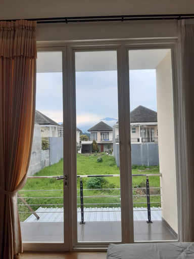 Exterior & Views 10