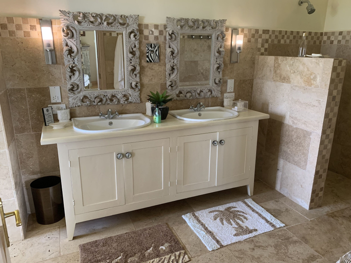 Bathroom, Ol Bobongi House, Laikipia North