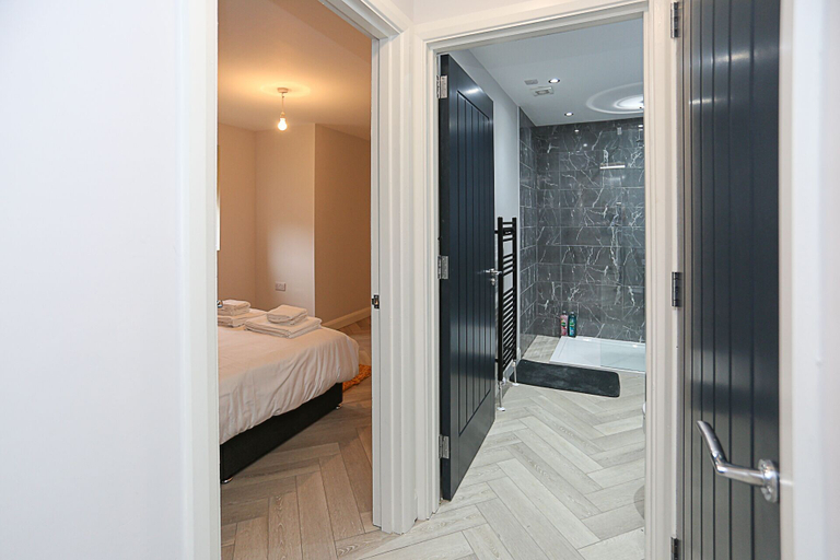 Bedroom 3, No 1 Luxury Service Accommodation, Belfast