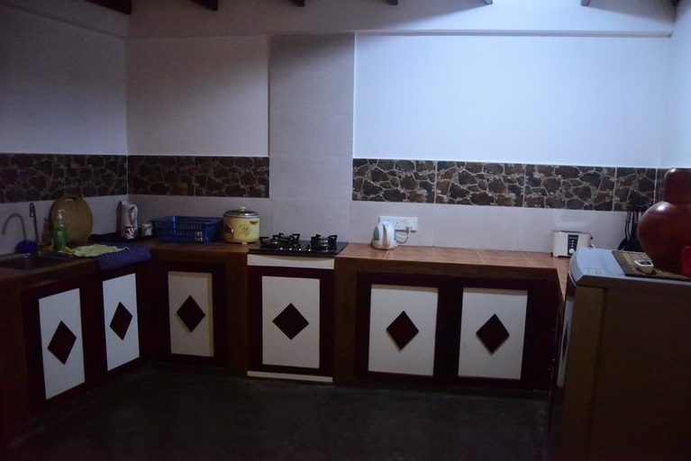 Shared kitchen, Unawatuna Royal Lotus Villa, Akmeemana