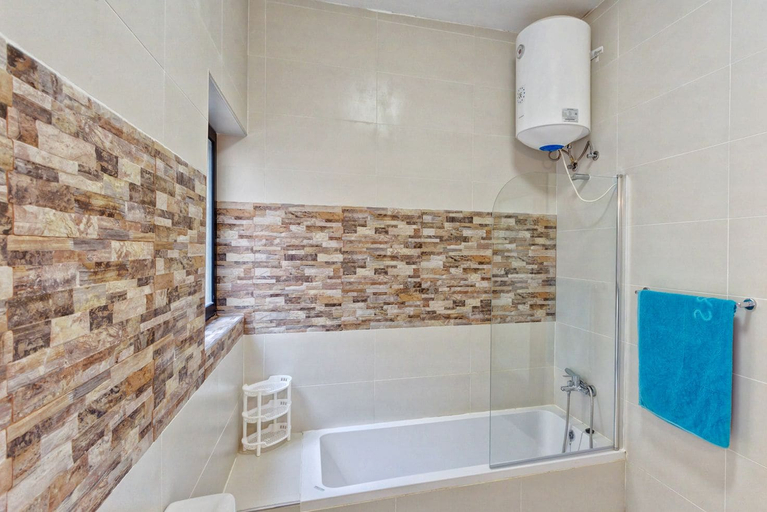 Bathroom, Seafront Apartment in Sliema wt Breathtaking Views