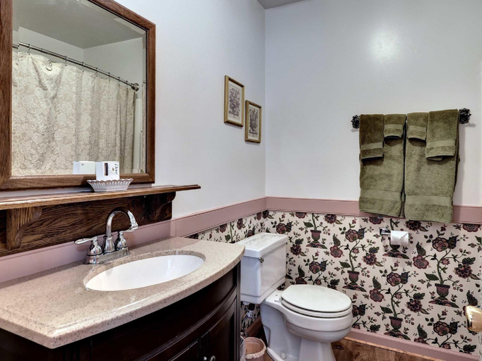 Bathroom 3, Aldrich House Bed & Breakfast, Williamsburg