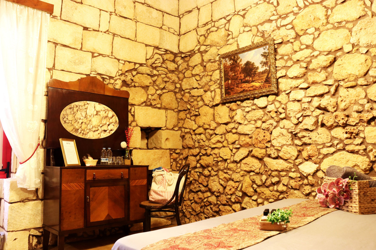 Bedroom 2, Il-Bàrraġ Farmhouse B&B - Traditional