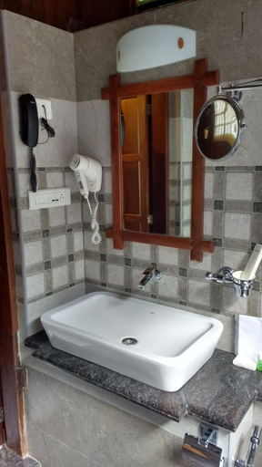 Bathroom 3, Kondai Lip Backwater Heritage Resort, Alappuzha