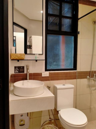Bathroom, The Henry Resort Taramindu Laiya, San Juan