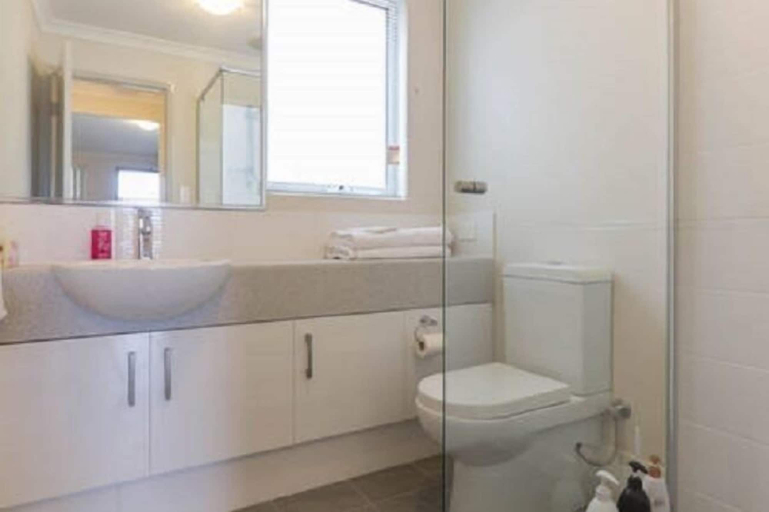 Bathroom, Luxuary Apartment near Airport, Perth