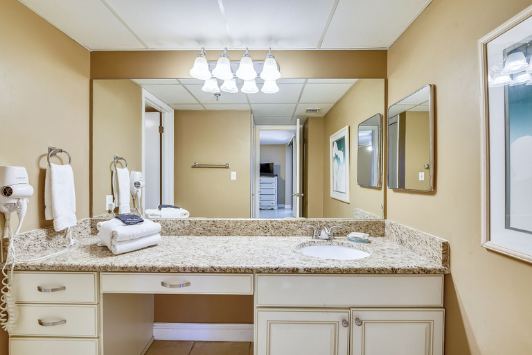 Bathroom 3, Watercrest by Book That Condo, Bay