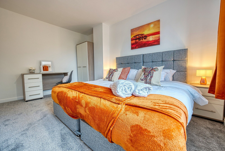 Bedroom 3, Modern 3 Bedroom 2 Bath Hse with Parking, Sandwell