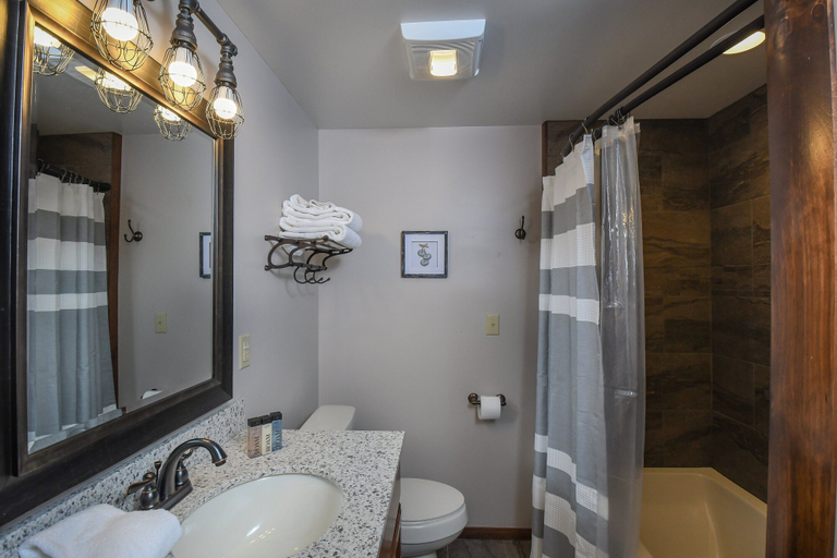 Bathroom 4, Hemlock Hideaway 6 Bedroom House, Garrett