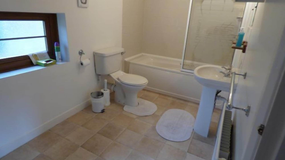Bathroom 3, Court Farm Holiday Cottages, Somerset