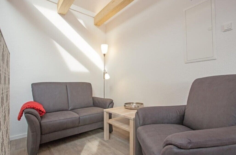 Others 5, Wohnung Bucki, Leer