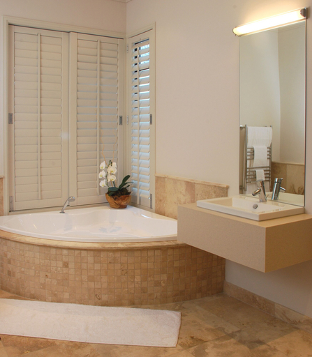 Bathroom 3, Selkirk House, Overberg