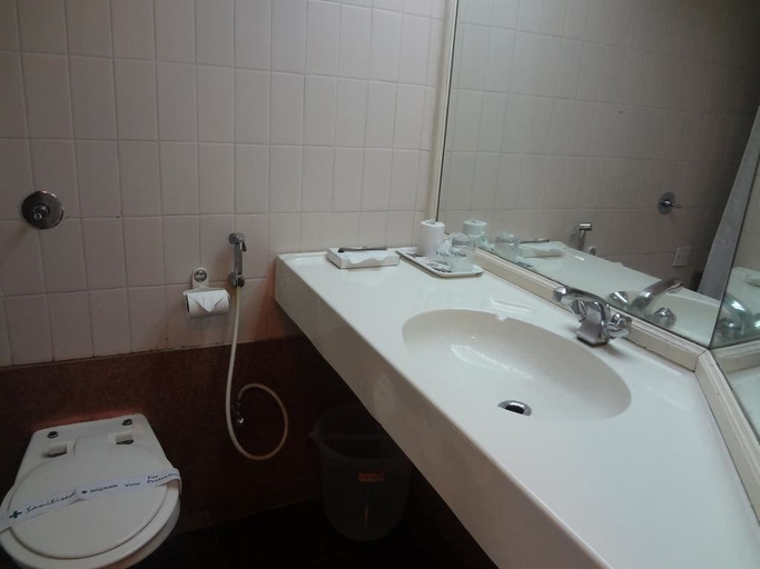 Bathroom 4, Hotel Rang Sharda, Mumbai Suburban