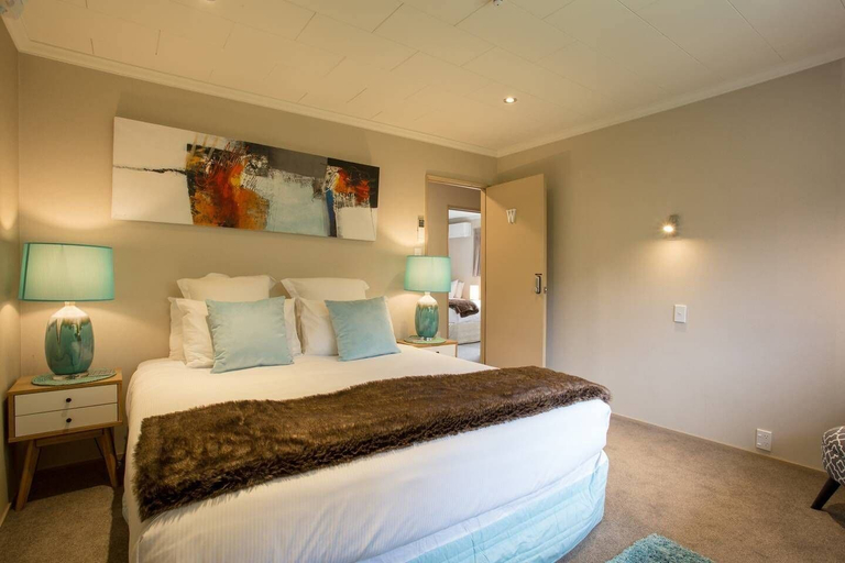 Bedroom 3, Large Distinctive AND Spacious Family Home, Queenstown-Lakes