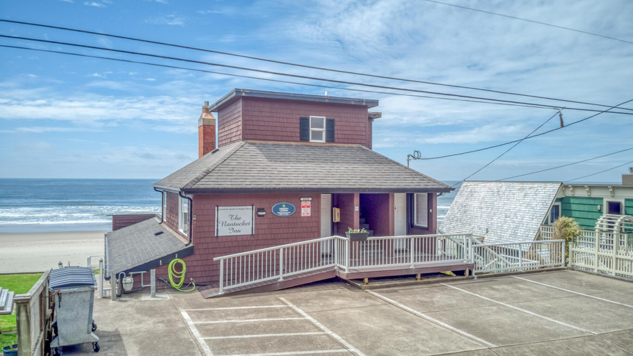 Exterior & Views 2, Nantucket Inn 1 3 Combo, Lincoln