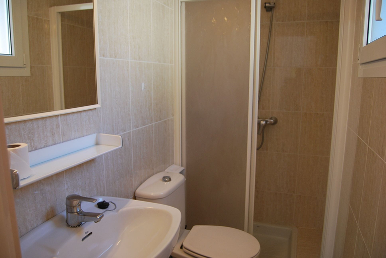 Bathroom 4, Camping El Maset, Girona