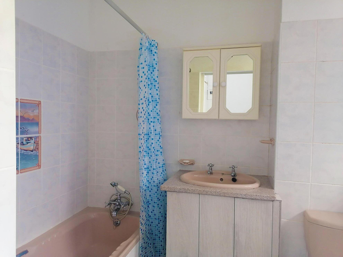 Bathroom 4, Claridges 104, Ugu