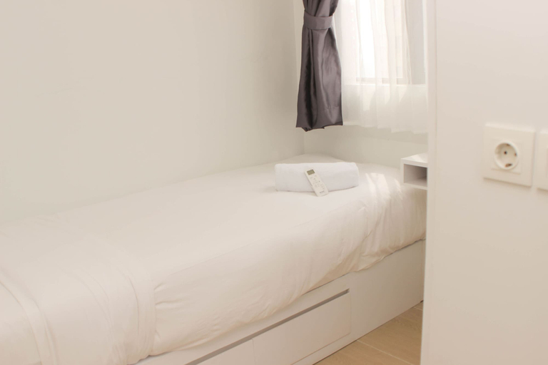 Bedroom 2, Comfort Living 2Br Apartment At Meikarta, Cikarang
