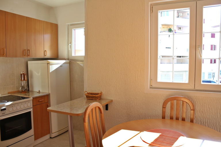 Others 5, Sunny Family Apartment