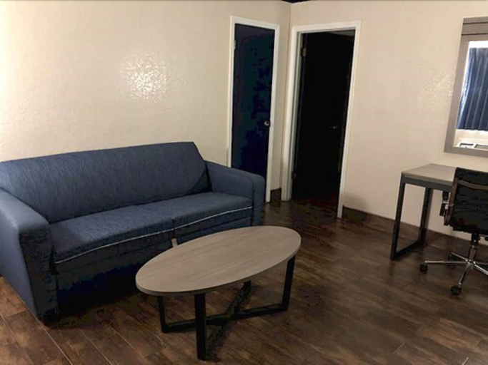 Others 3, Travelers Inn & Suites, Wharton