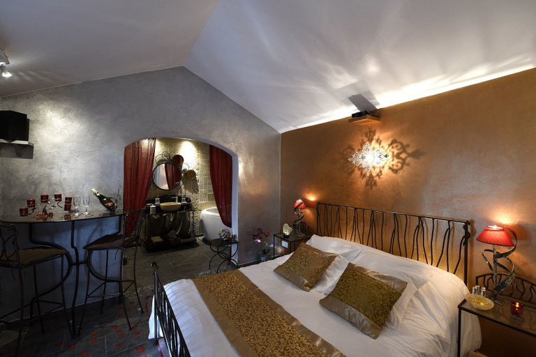 Bedroom 4, Une Parenthèse pour Deux, Bouches-du-Rhône