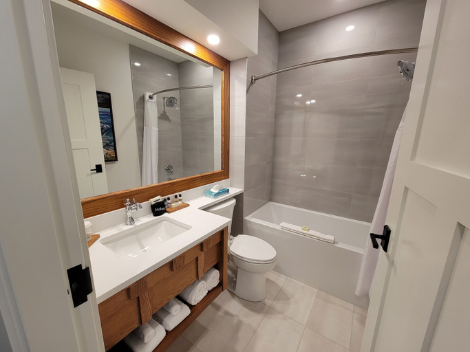 Bathroom 5, Kilmorey Lodge, Division No. 3