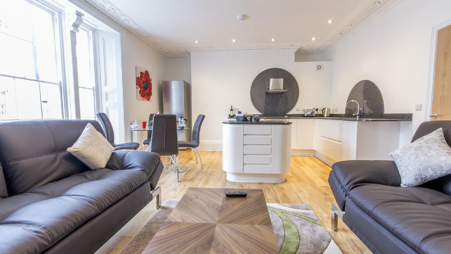 3, 1 Bed- Captain's Quarters by Pureserviced, Plymouth