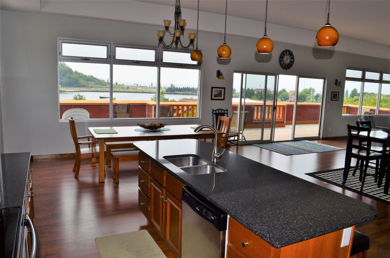Others 5, Downtown Condo With Lake & BAY Views, Benzie