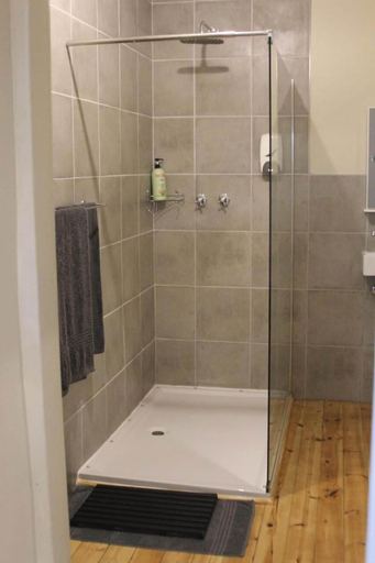 Bathroom 4, Ripple Hill Hotel, Cacadu