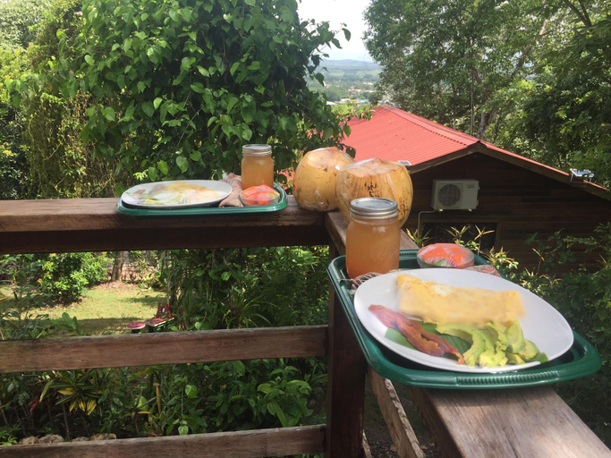Food & Drinks, Santa Cruz Cabins
