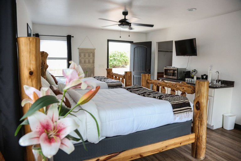 Bedroom 2, Creekside Lodge and Cabins, Yavapai
