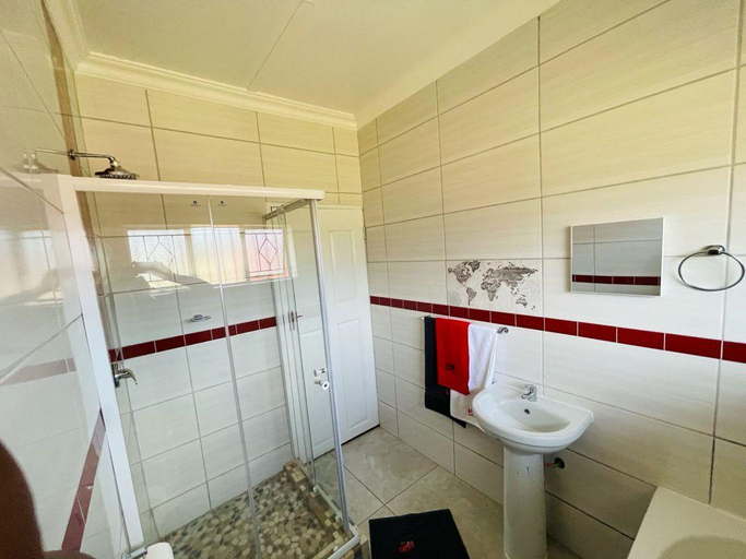 Bathroom 5, Ithonsi Guesthouse, Ekurhuleni