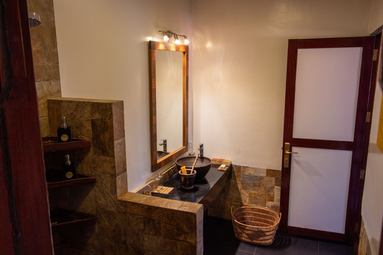 Bathroom 5, Viewpoint Ecolodge, Taunggye