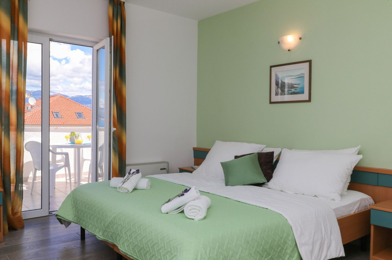 Bedroom 2, Downtown Private Rooms, Supetar