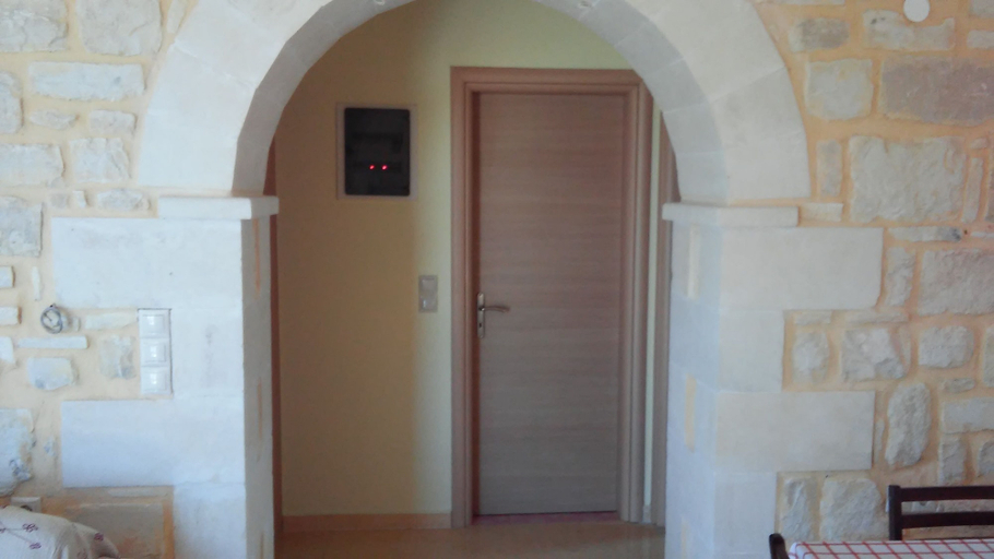 Others 5, Lake Villas, Crete