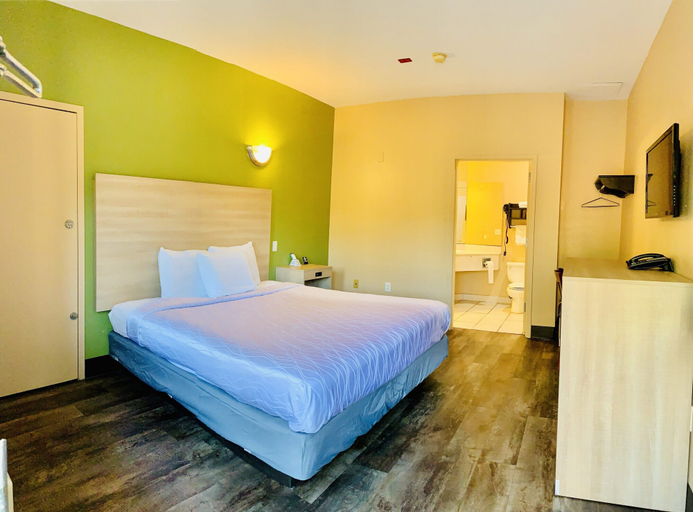 Bedroom 2, Weston Inn & Suites, Cherokee