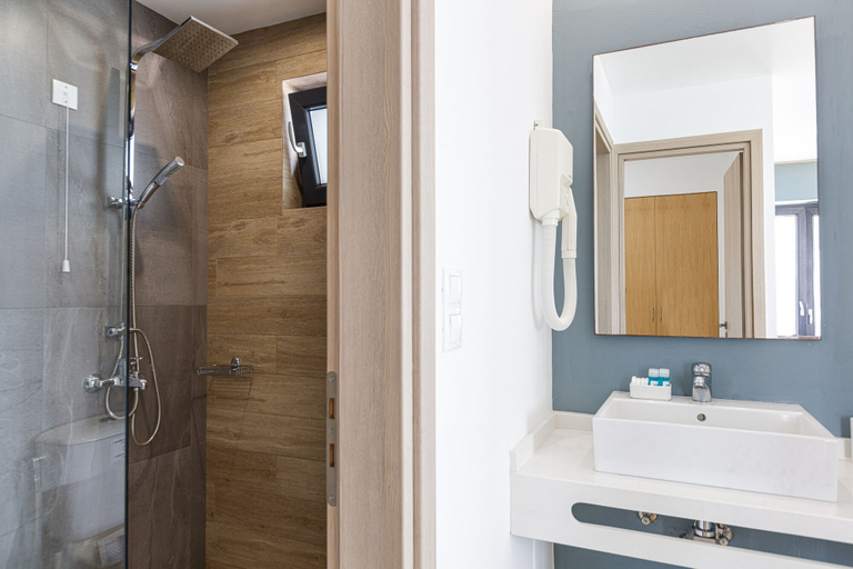 Bathroom 4, Golden Bay Boutique Hotel & Bungalows, Crete