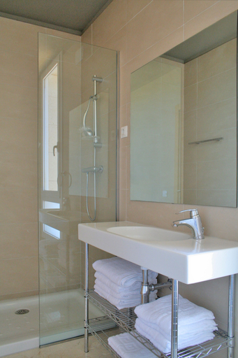 Bathroom 4, L'Escala Resort, Girona