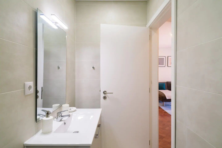 Bathroom 4, Breina, Porto