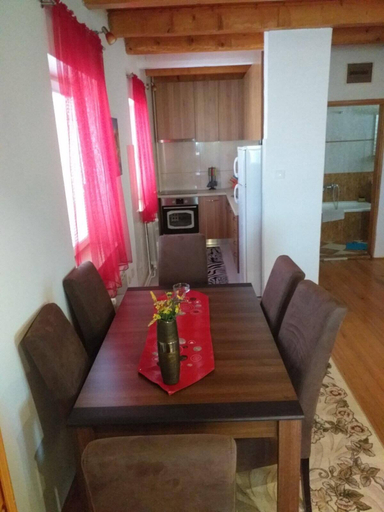 Others 5, Remarkable 3-bed House in Zabljak
