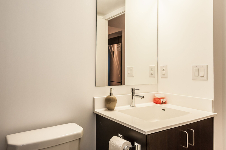 Bathroom 2, Life Suites - Fort York Central Condo, Toronto